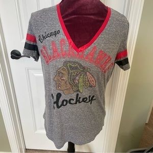 Blackhawks Women’s Rhinestone T Shirt Gray SZ L